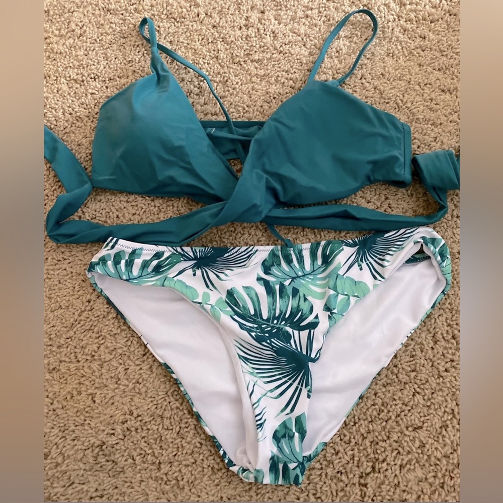 SHEKINI Bikini wrap top, ties in back beautiful color. Bottoms white with plants
